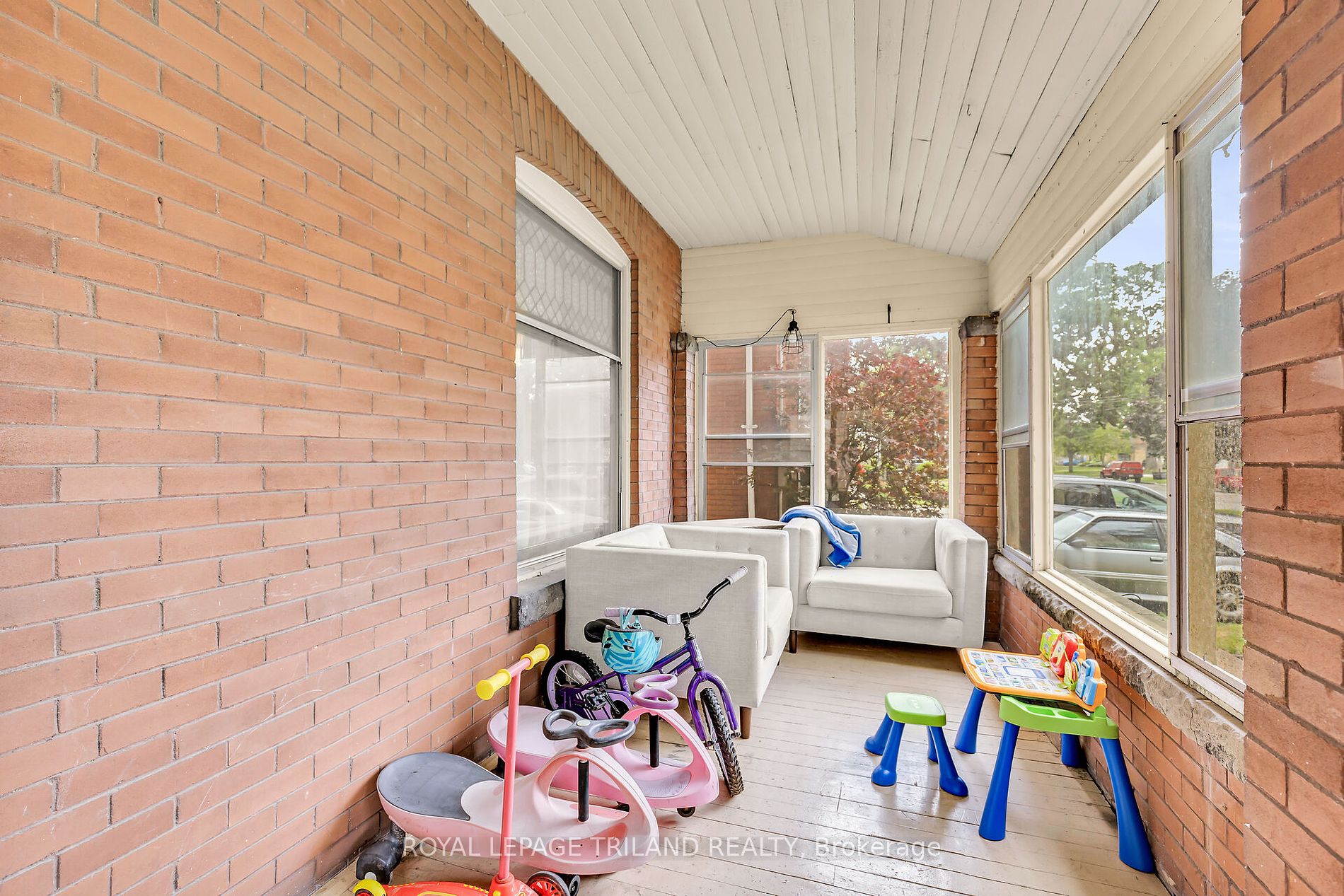 28 Forest Avenue