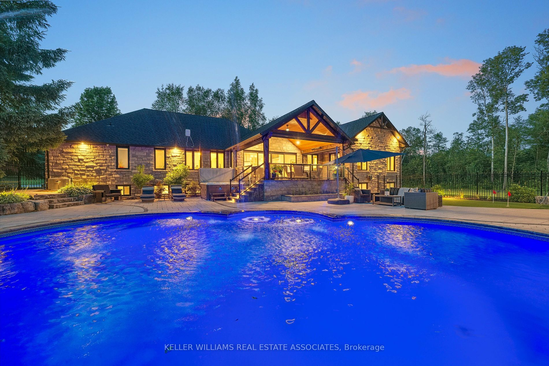 102 Concession 11 E