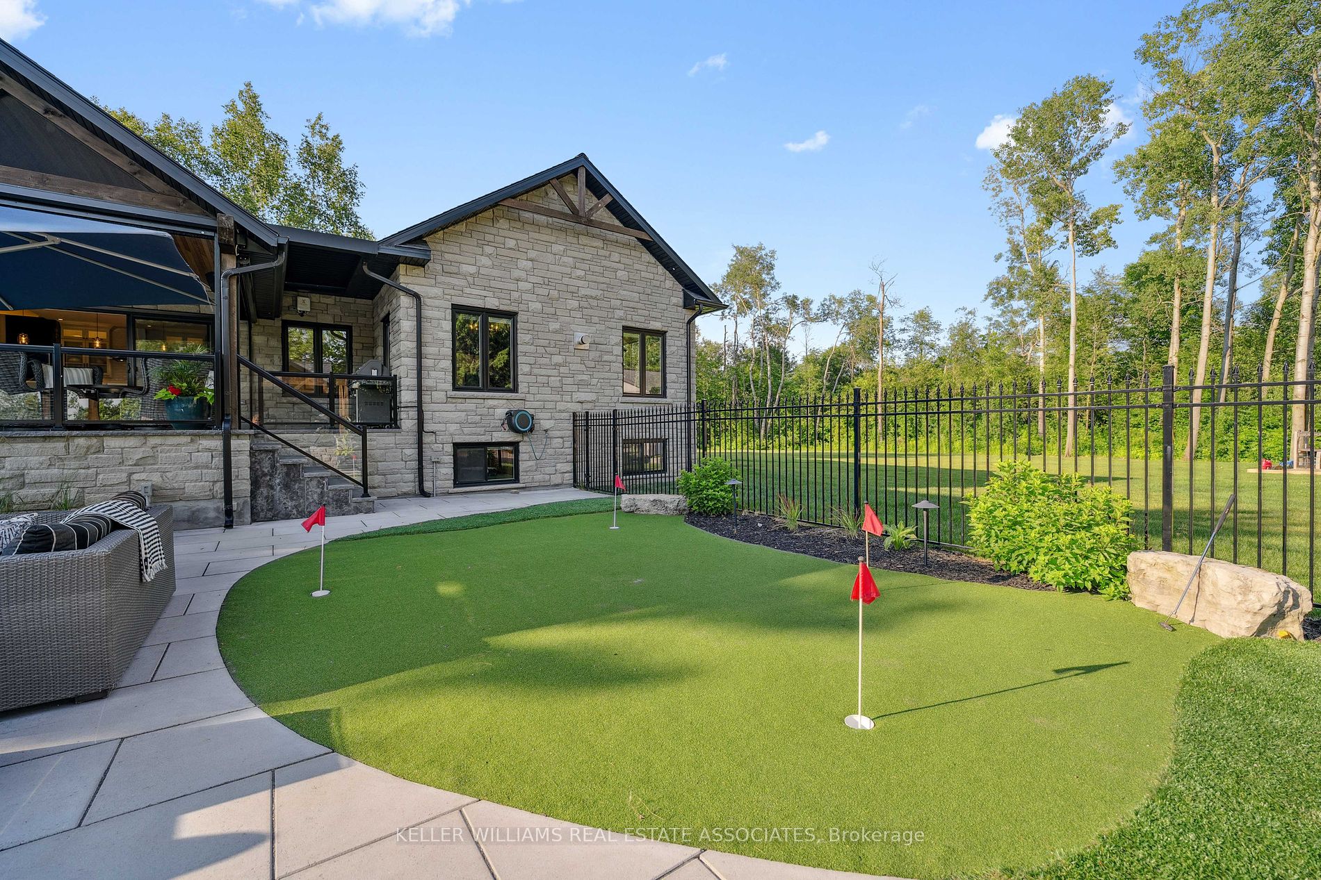 102 Concession 11 E