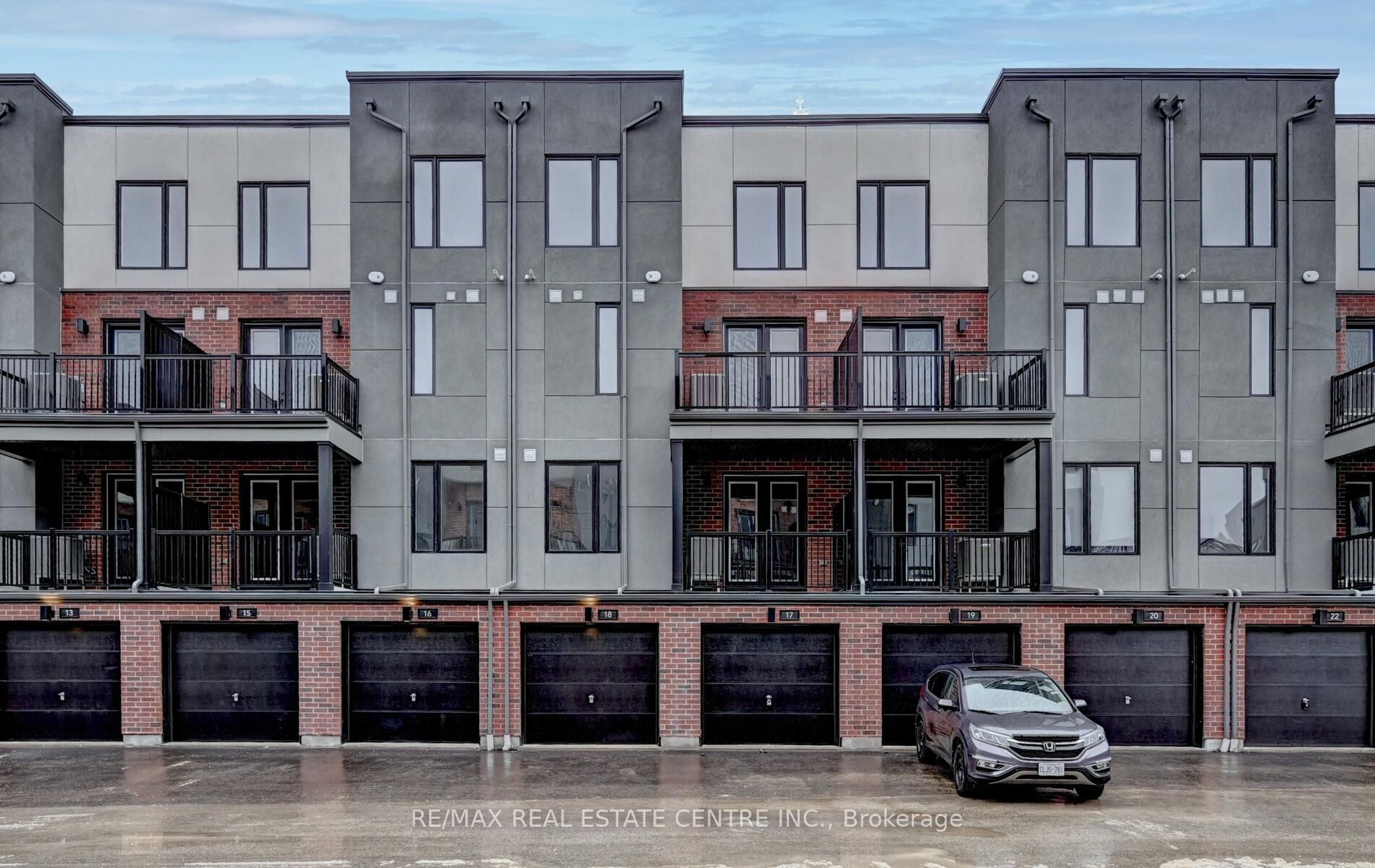 99 Roger St, #18