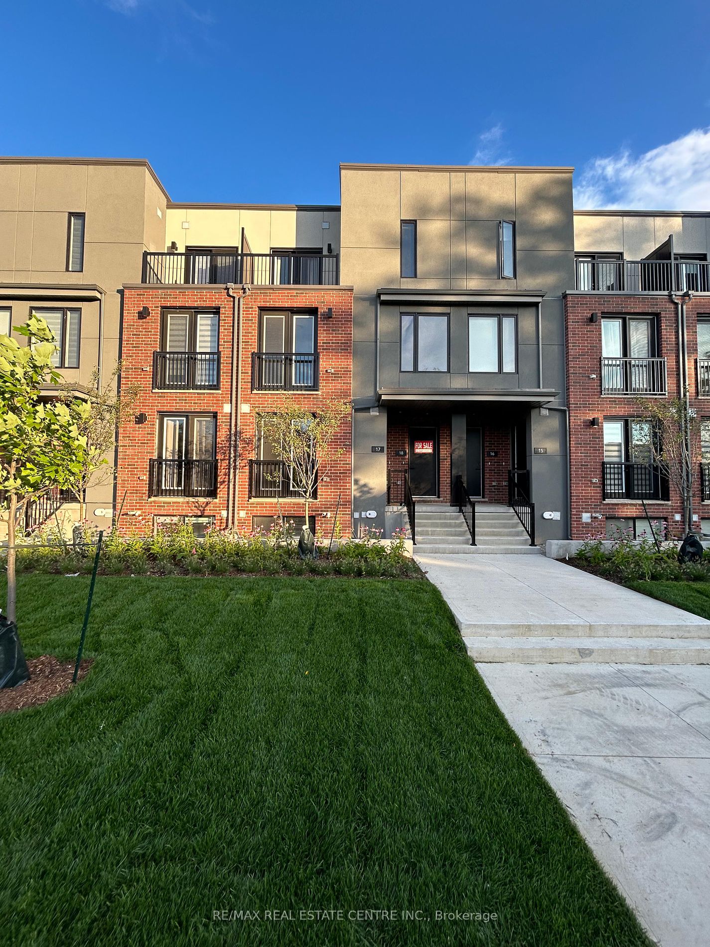 99 Roger St, #18