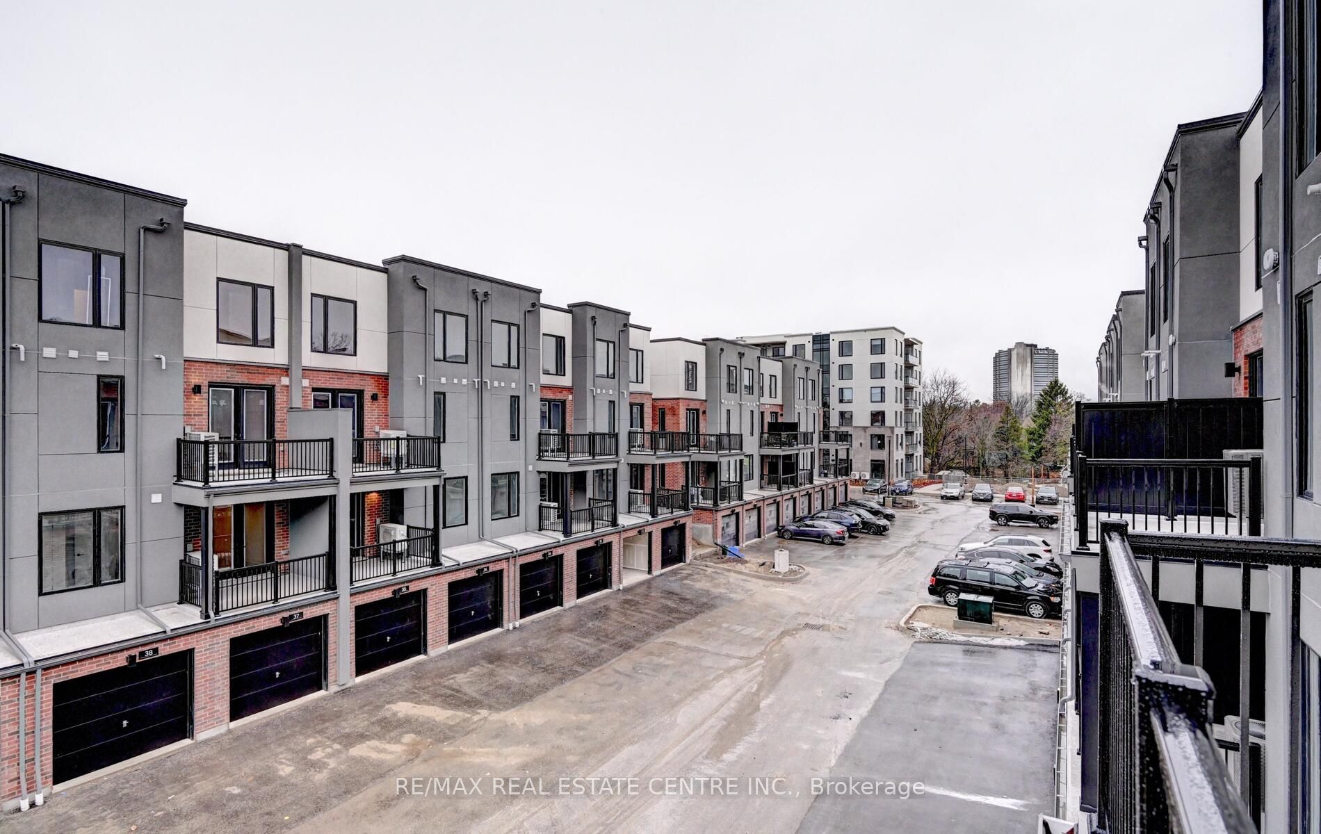 99 Roger St, #18