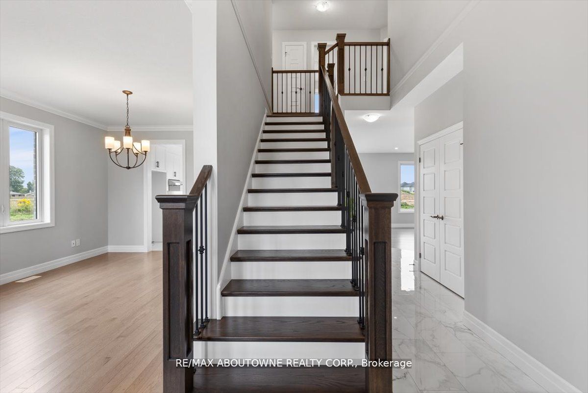 21 Sycamore Drive N