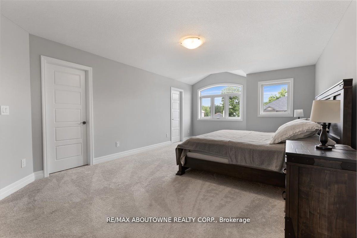 21 Sycamore Drive N