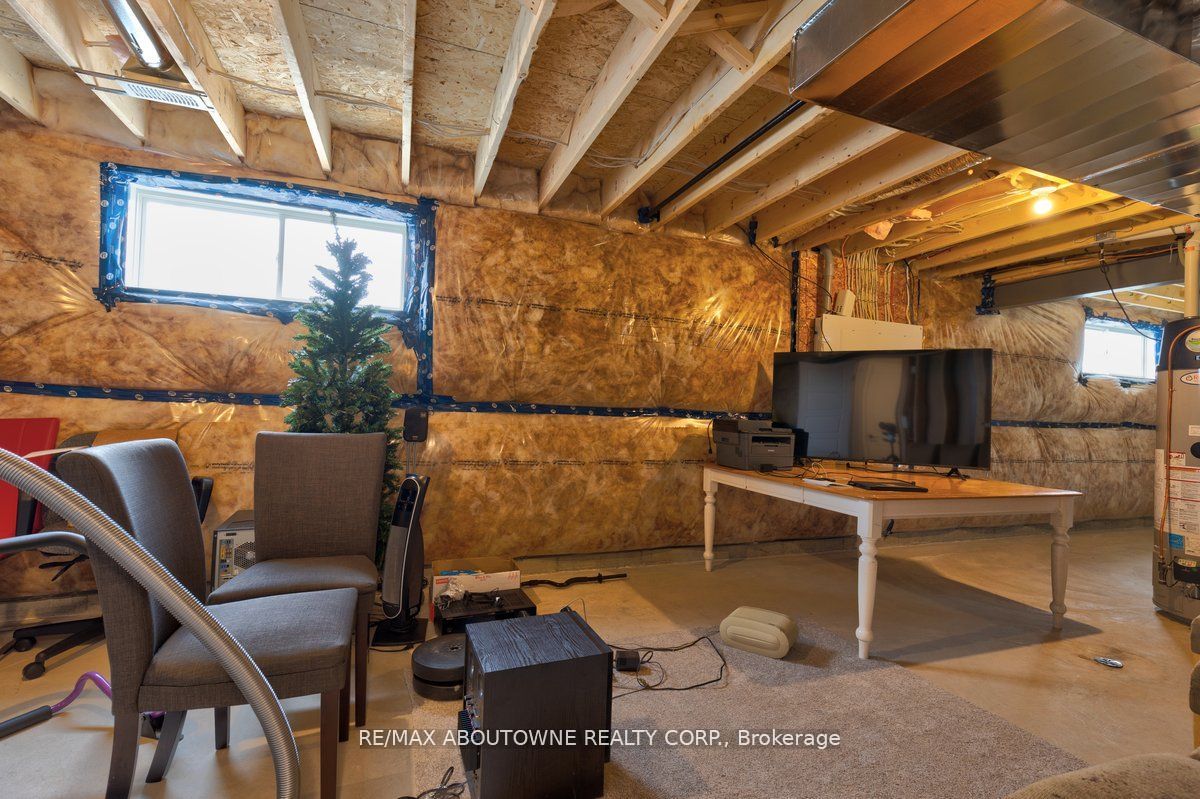 21 Sycamore Drive N