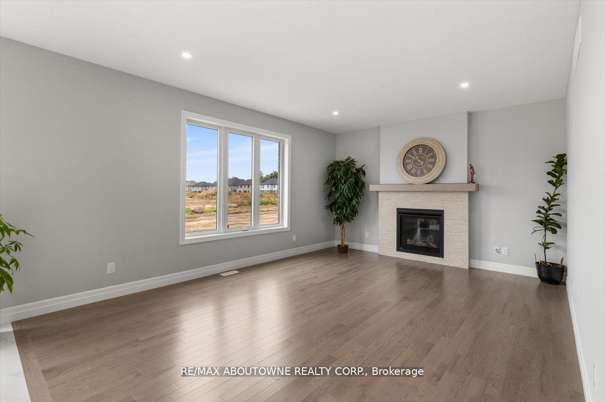 21 Sycamore Drive N