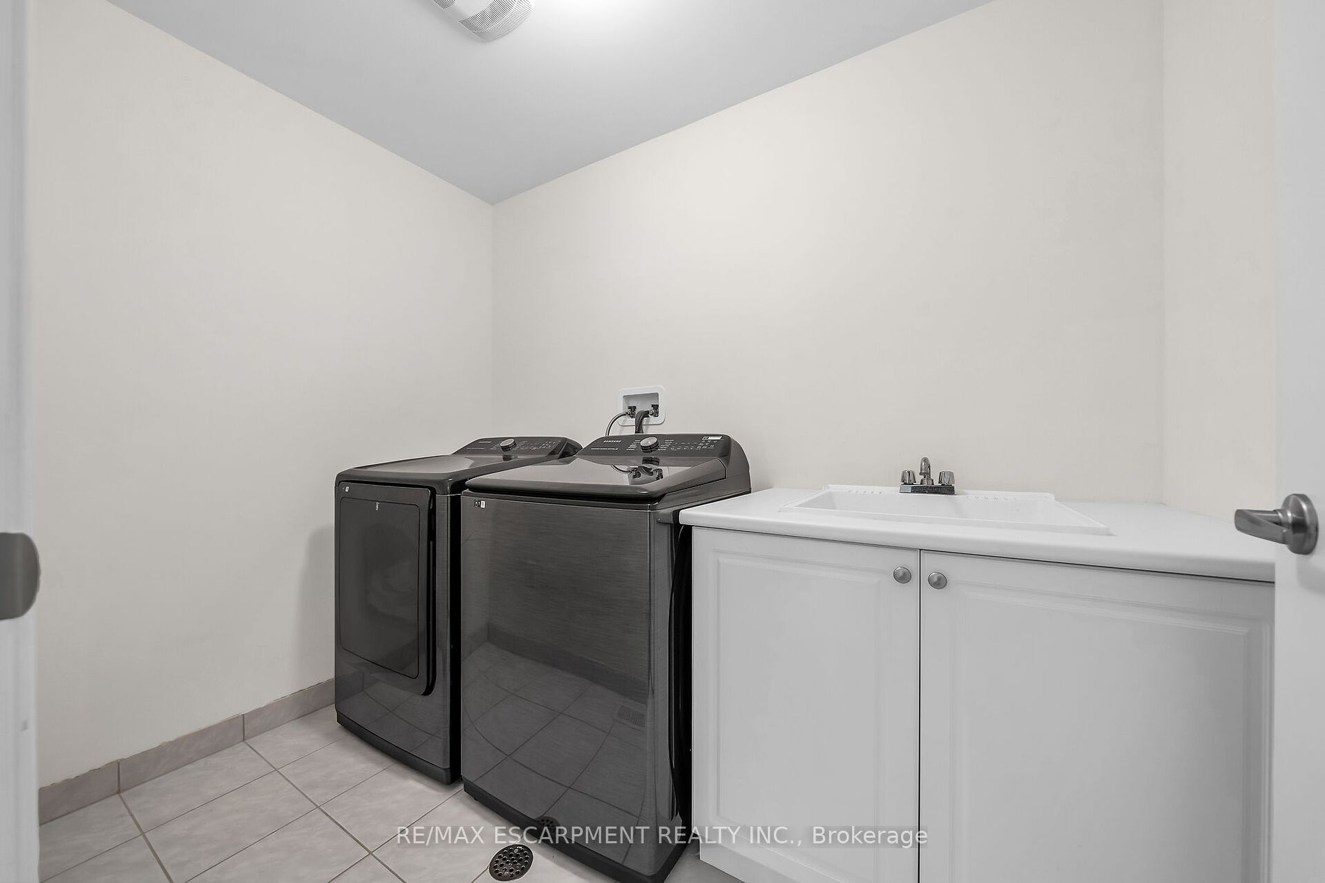 59 Findlay Dr