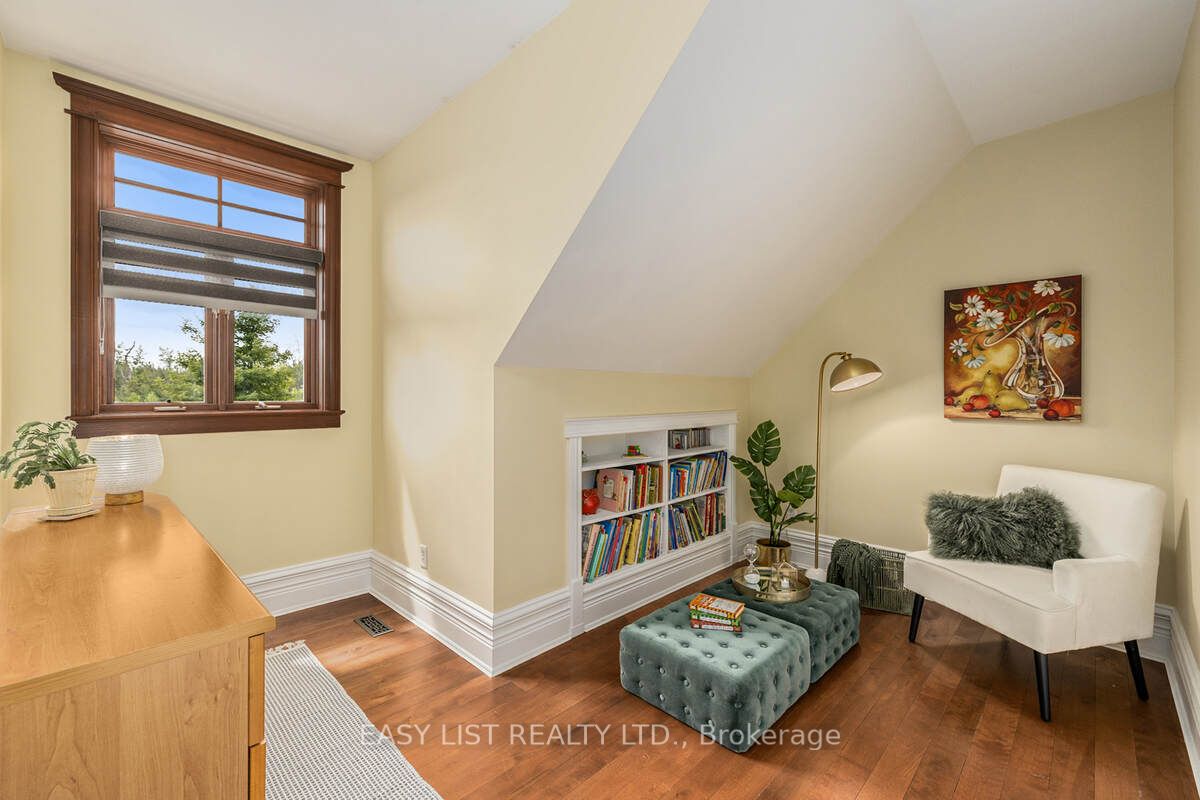 2465 Sixth Line Road
