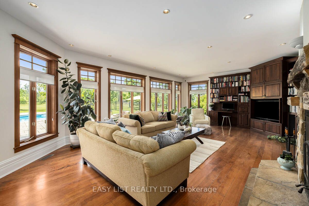 2465 Sixth Line Road