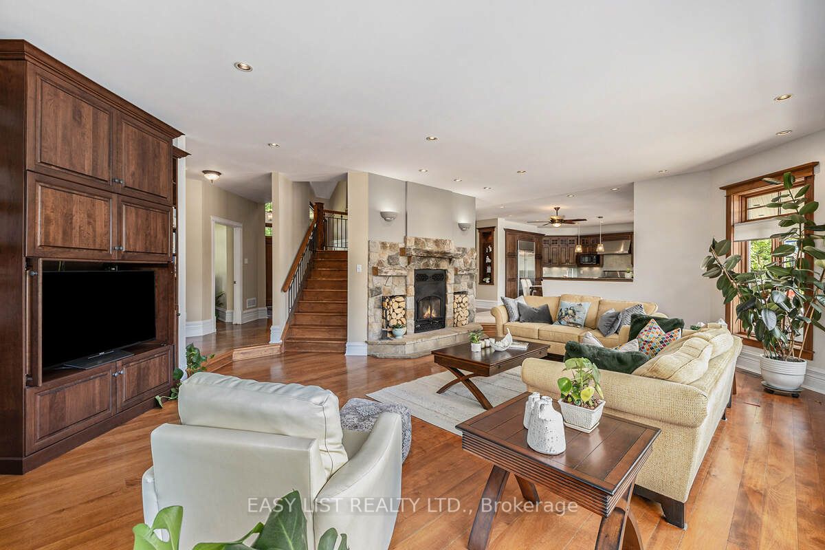 2465 Sixth Line Road