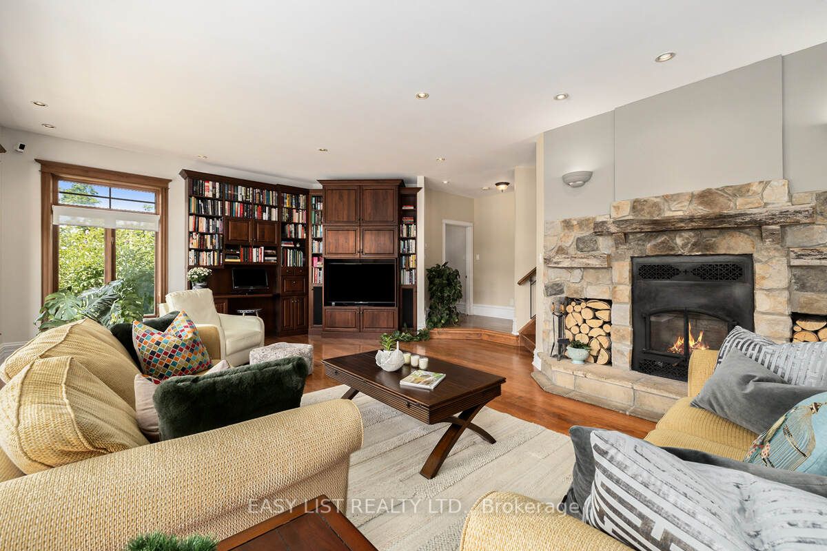 2465 Sixth Line Road