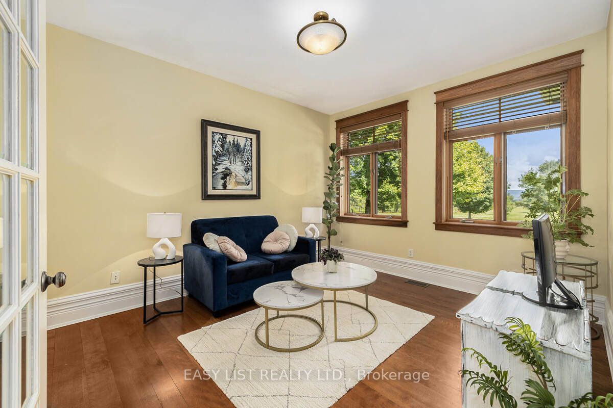 2465 Sixth Line Road
