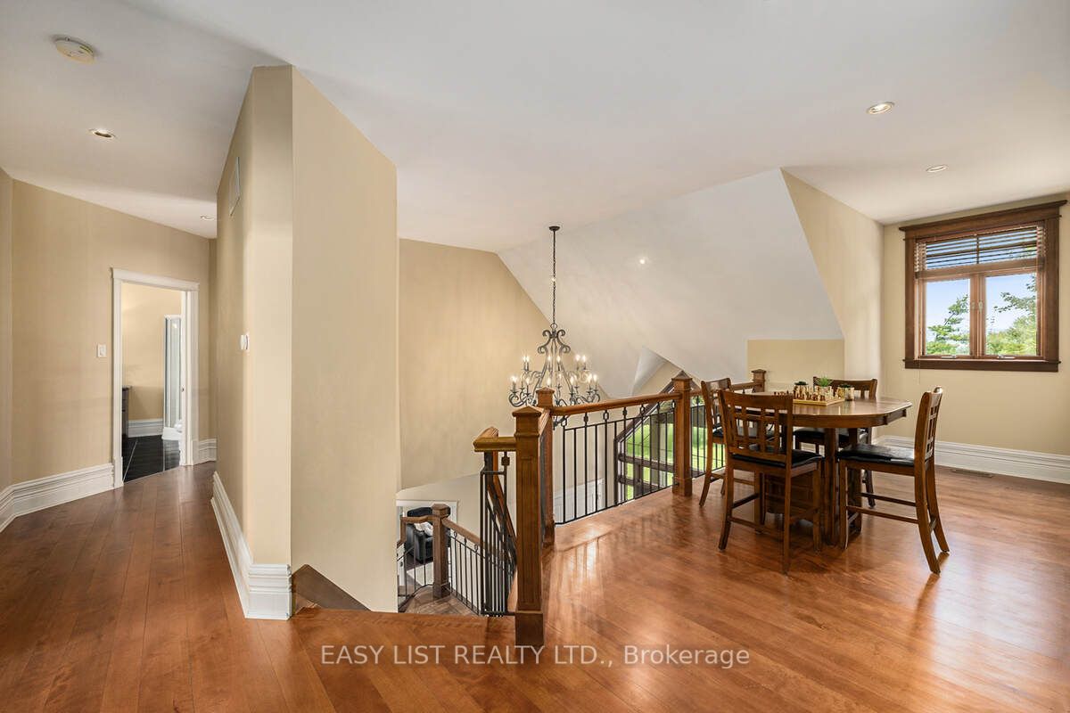 2465 Sixth Line Road