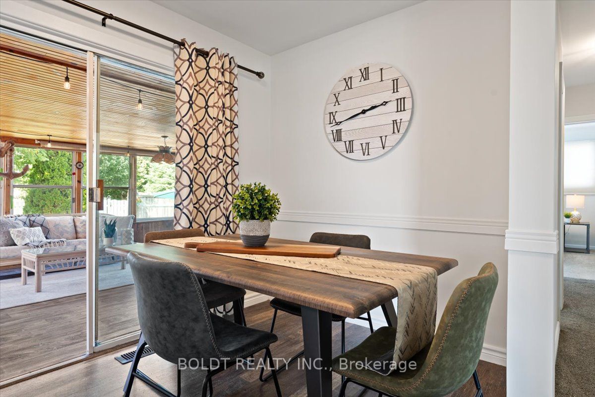 1042 Lakeshore Road W