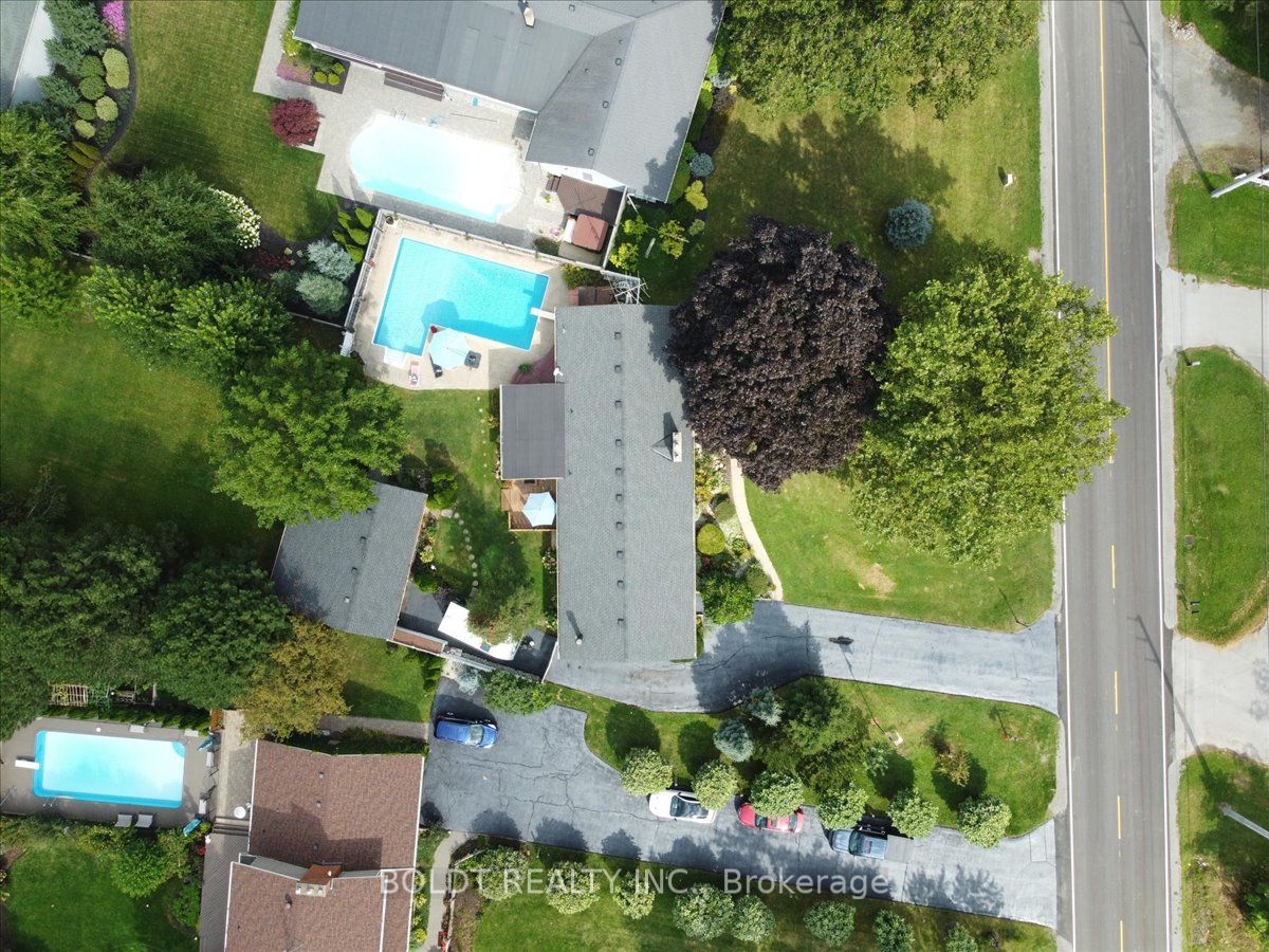 1042 Lakeshore Road W