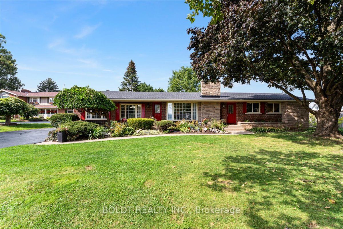 1042 Lakeshore Road W