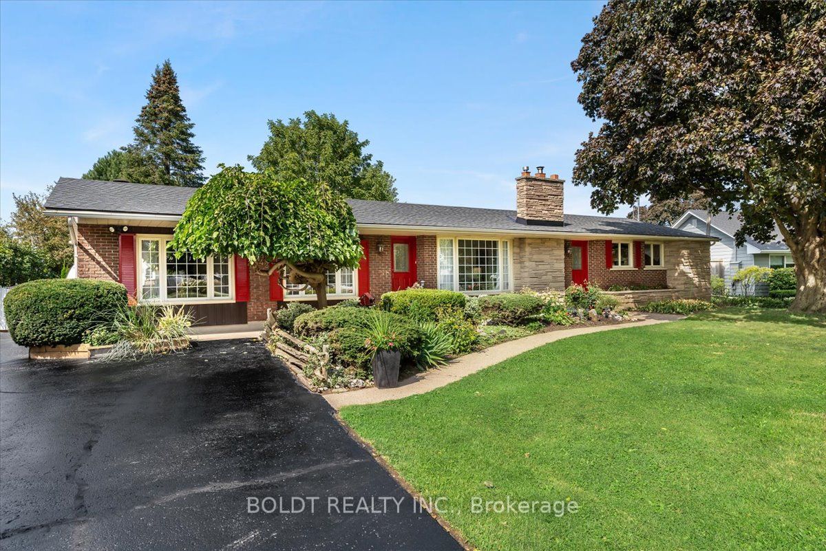 1042 Lakeshore Road W
