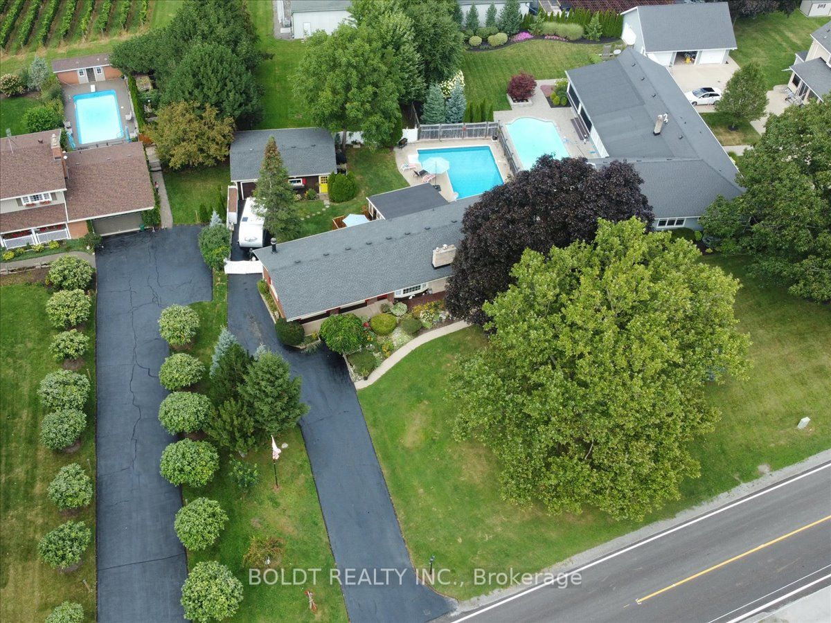 1042 Lakeshore Road W