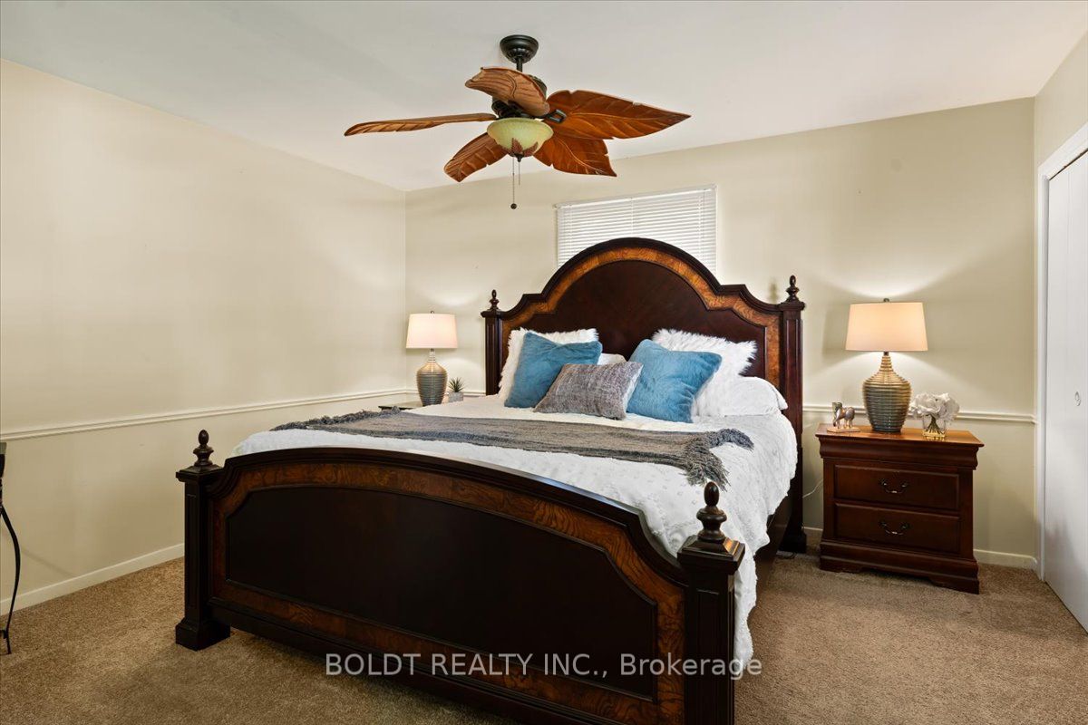 1042 Lakeshore Road W