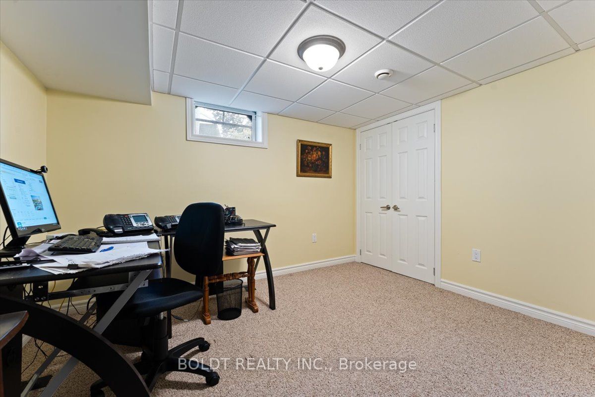 1042 Lakeshore Road W
