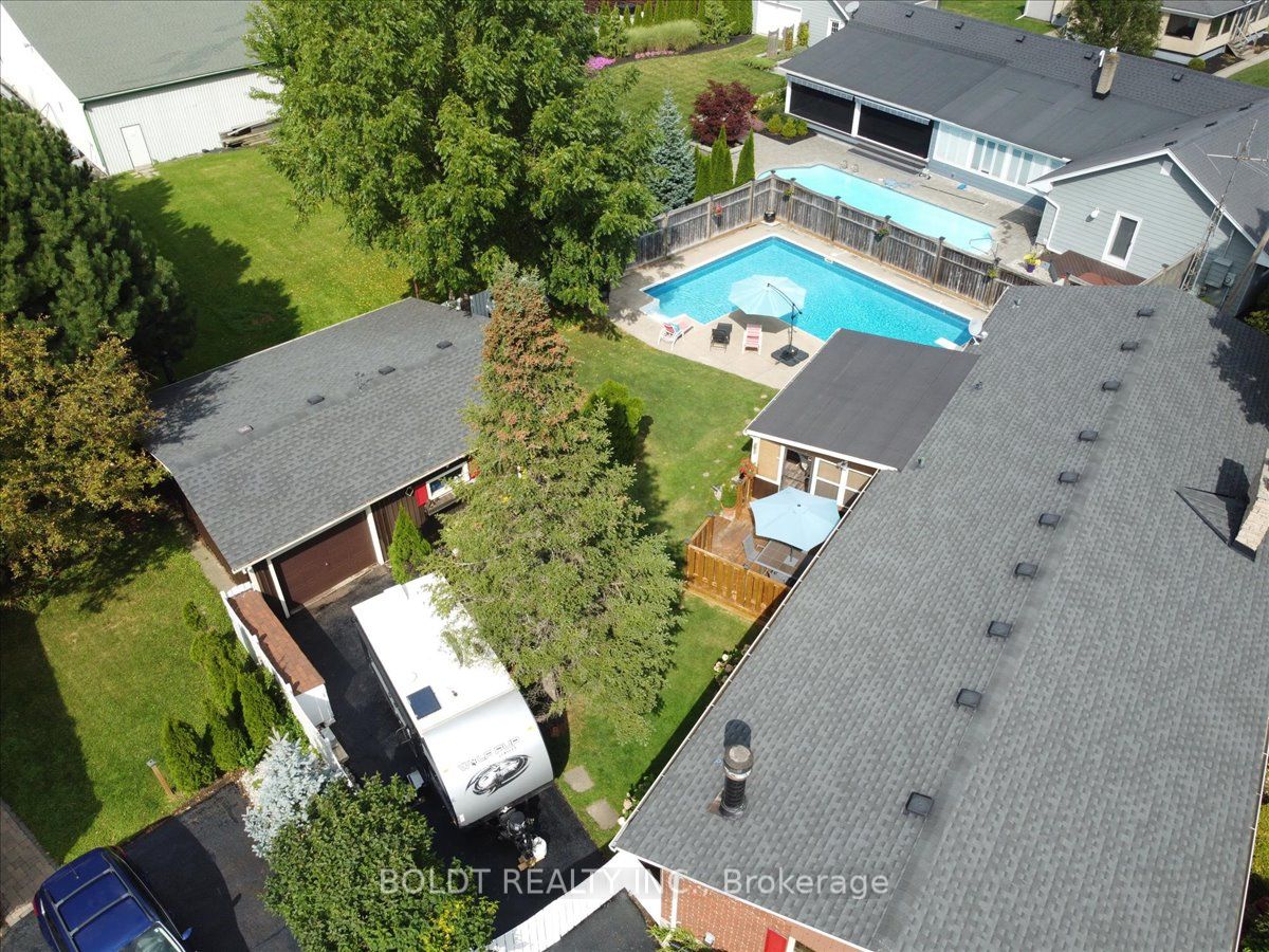 1042 Lakeshore Road W