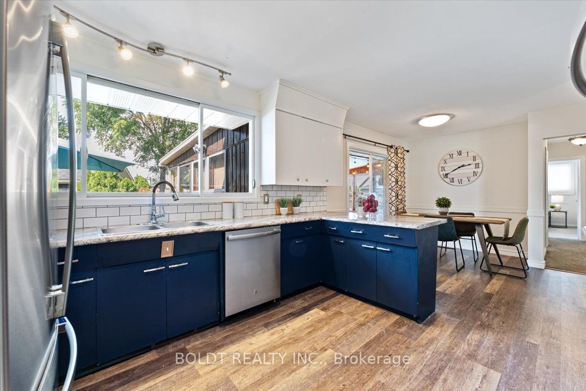 1042 Lakeshore Road W