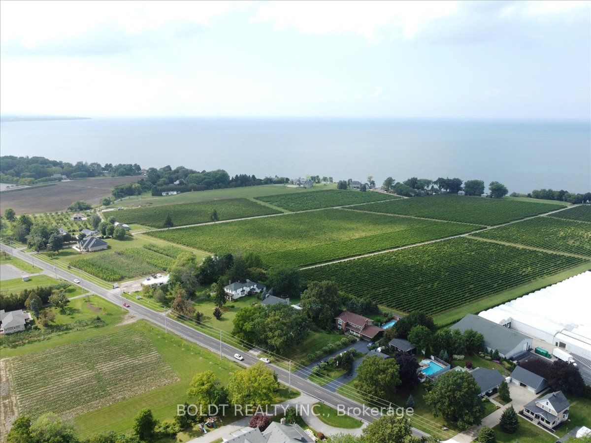 1042 Lakeshore Road W