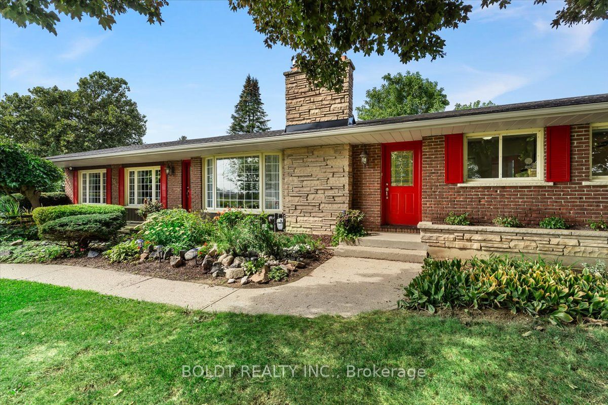 1042 Lakeshore Road W
