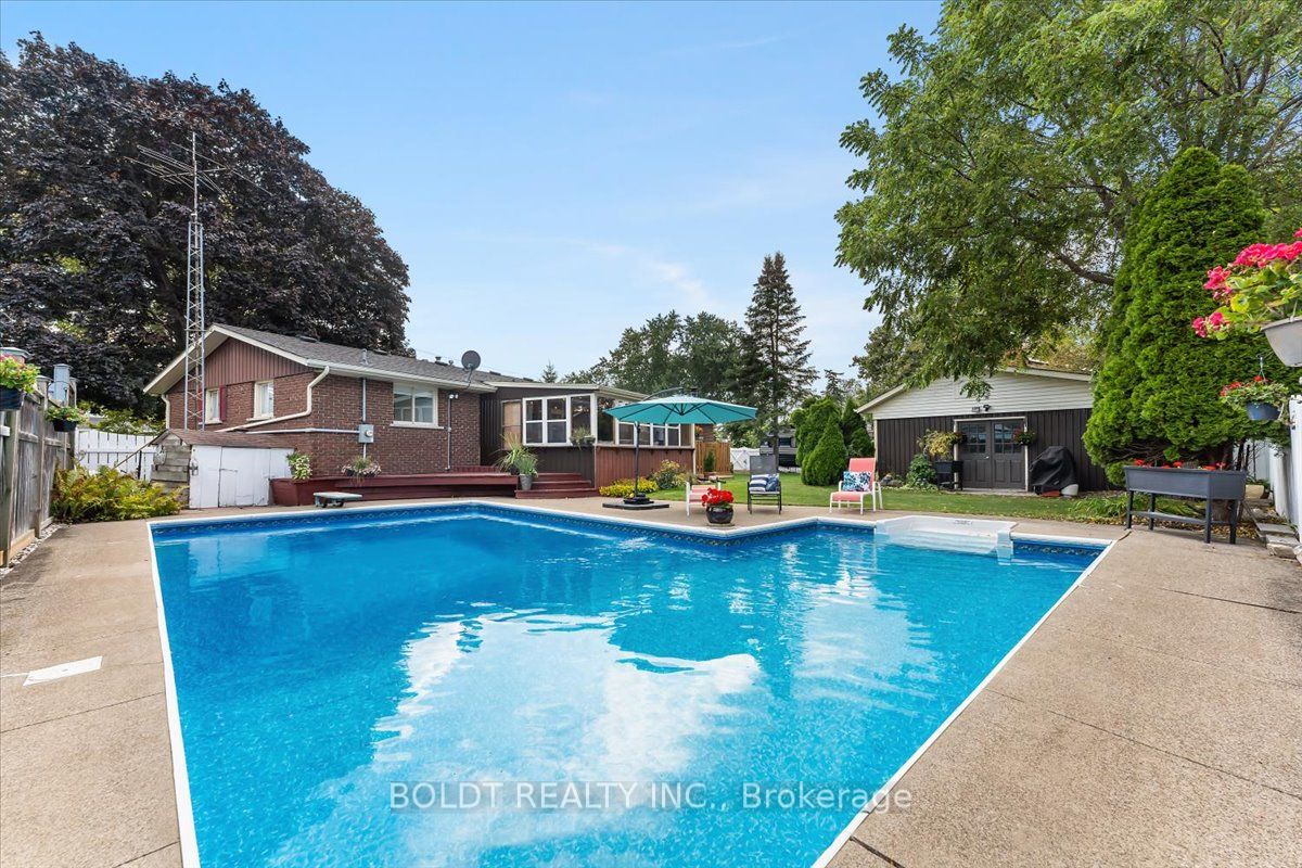 1042 Lakeshore Road W
