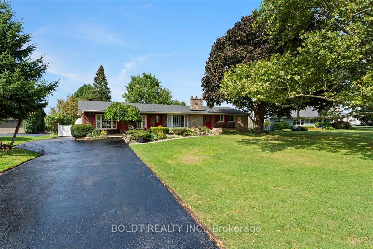 1042 Lakeshore Road W