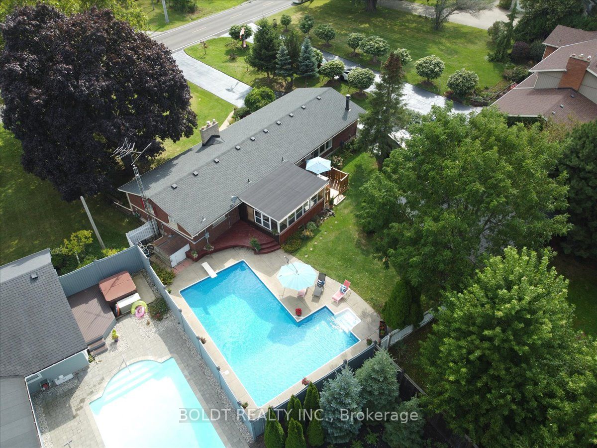 1042 Lakeshore Road W