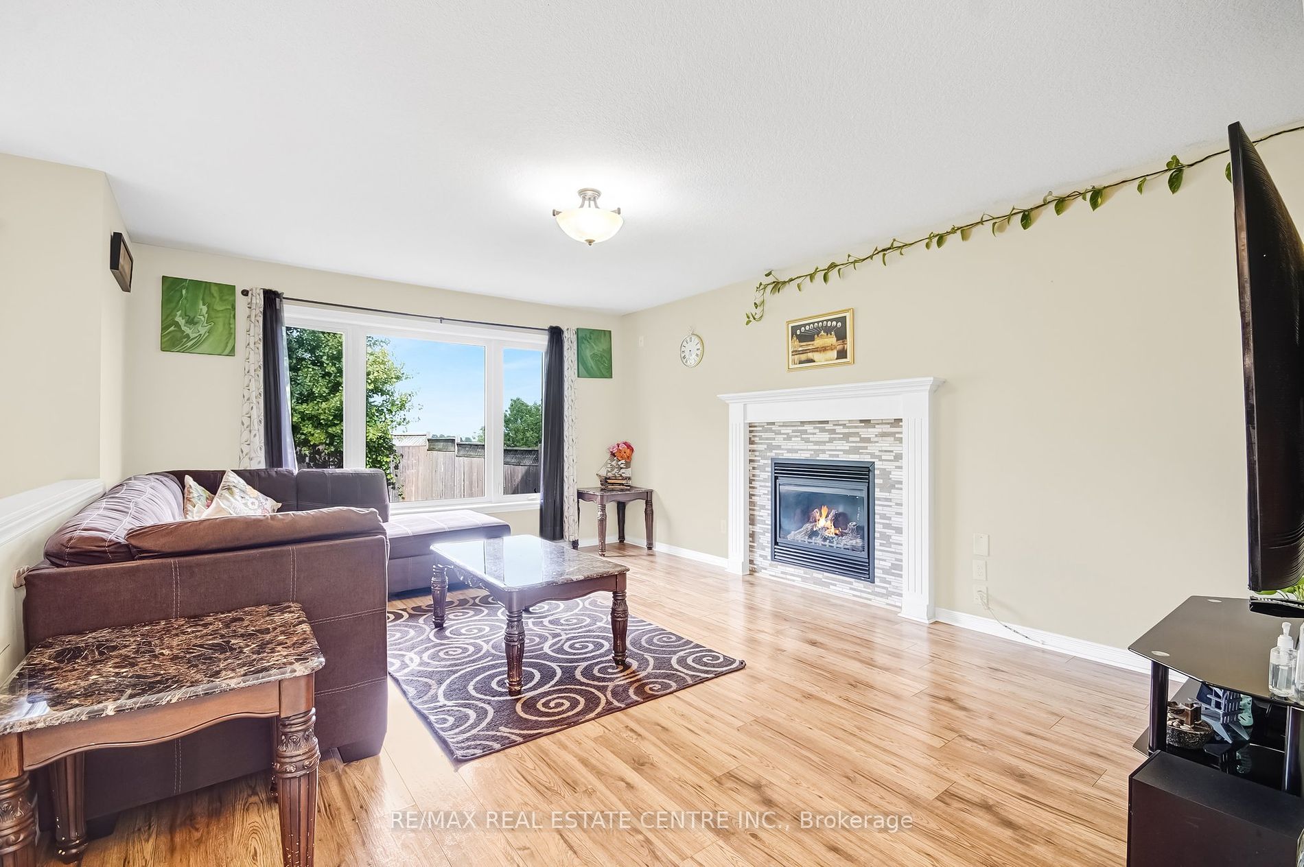 439 Champlain Ave