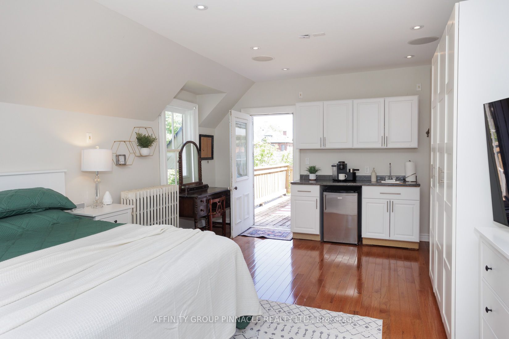 18 Elgin St