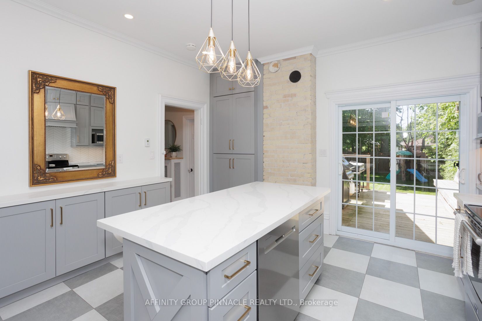 18 Elgin St