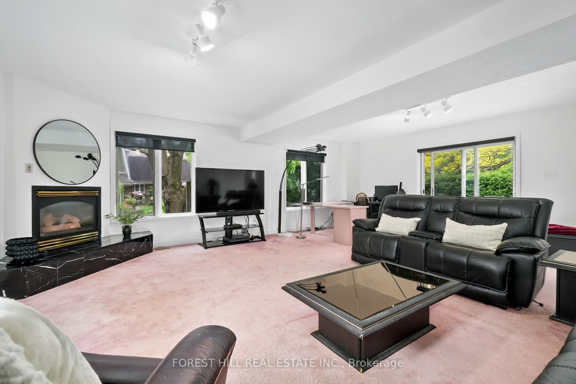 285 Cottonwood Dr