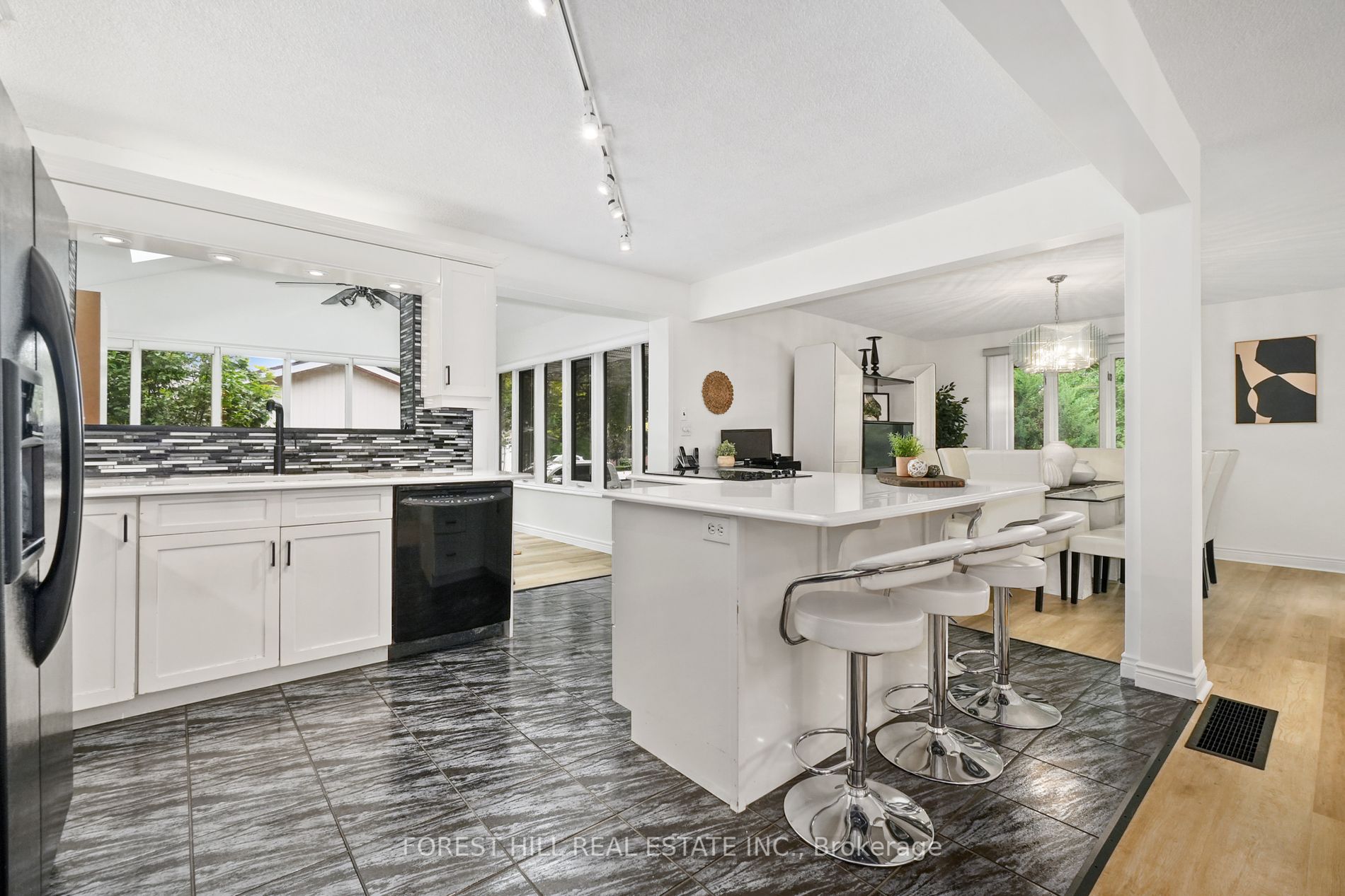 285 Cottonwood Dr