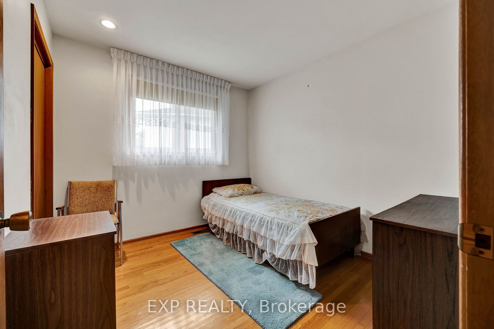 11 Van Horne Place