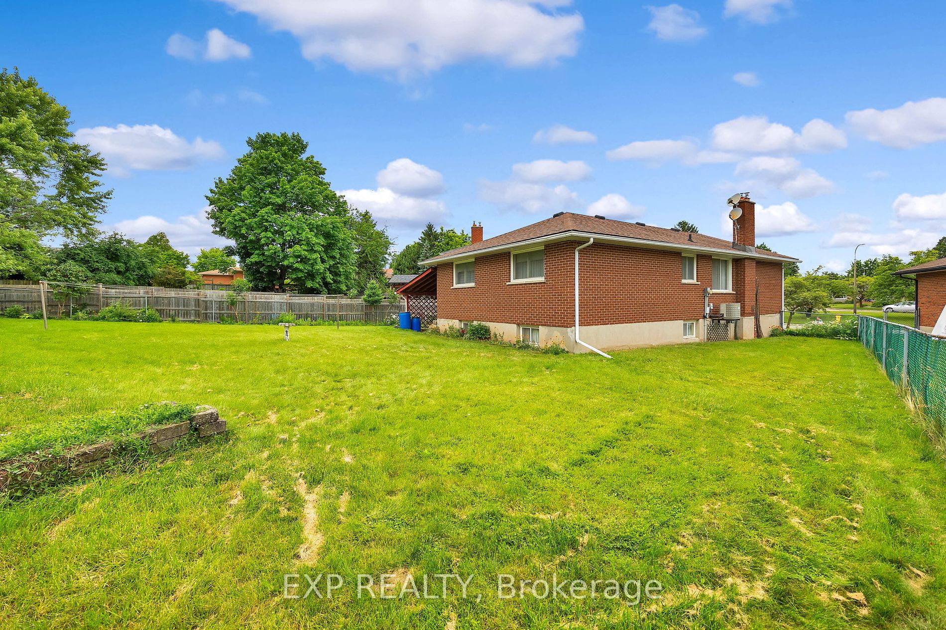 11 Van Horne Place