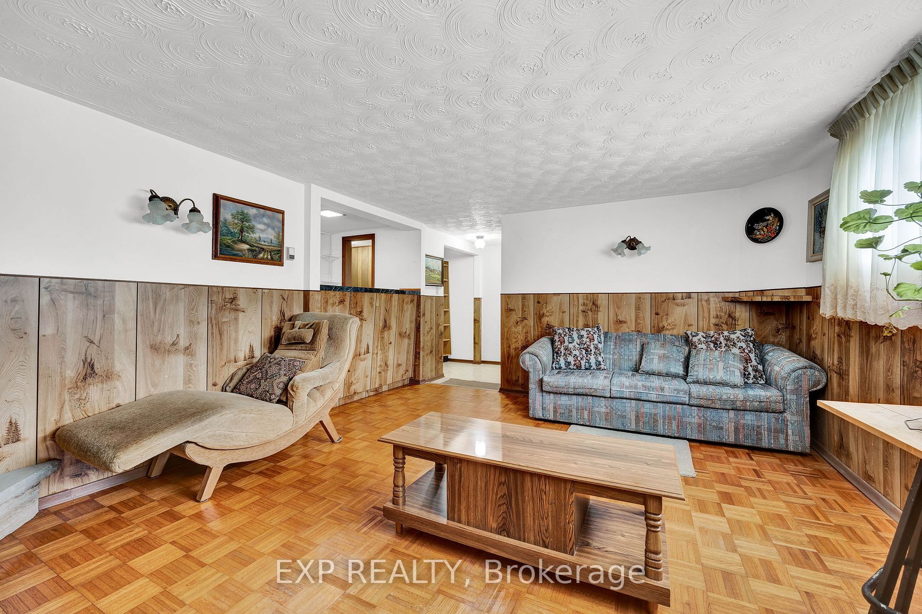 11 Van Horne Place