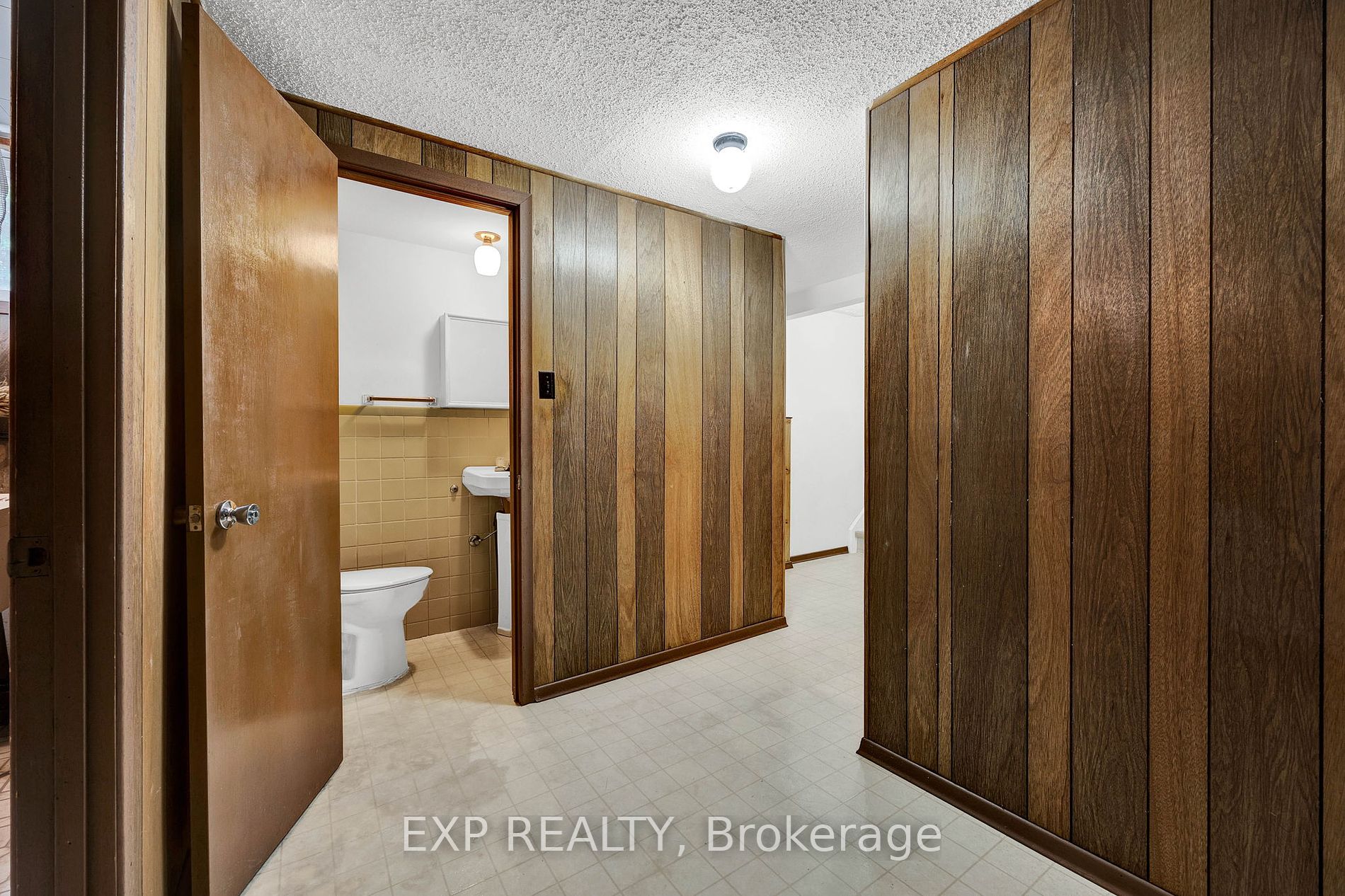 11 Van Horne Place