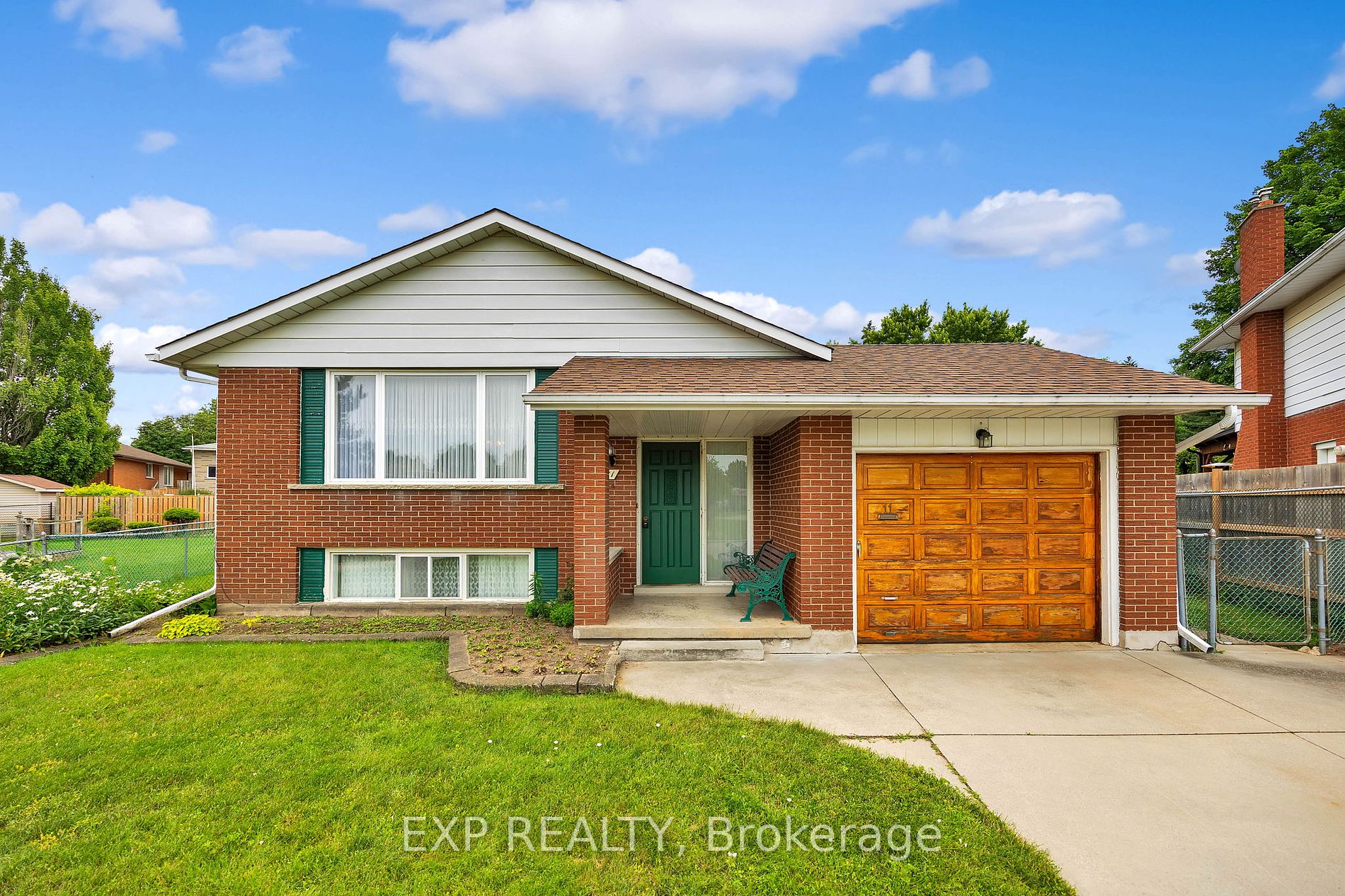 11 Van Horne Place