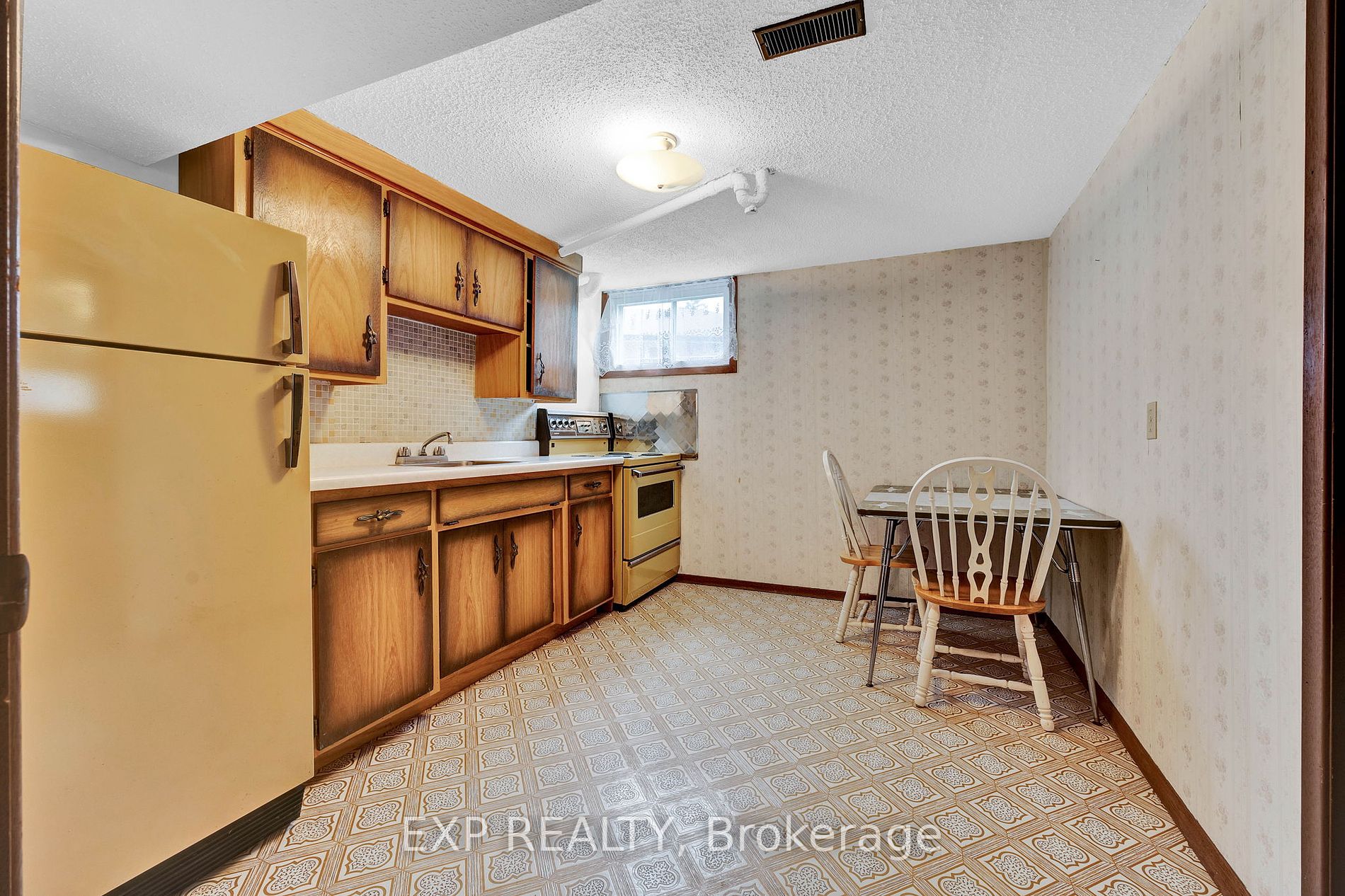 11 Van Horne Place