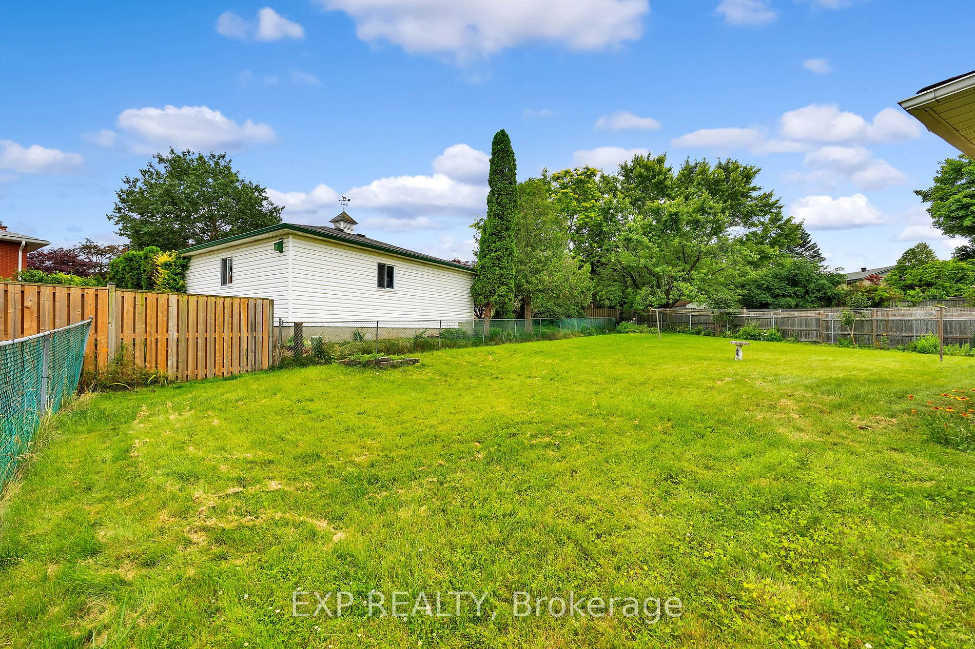 11 Van Horne Place