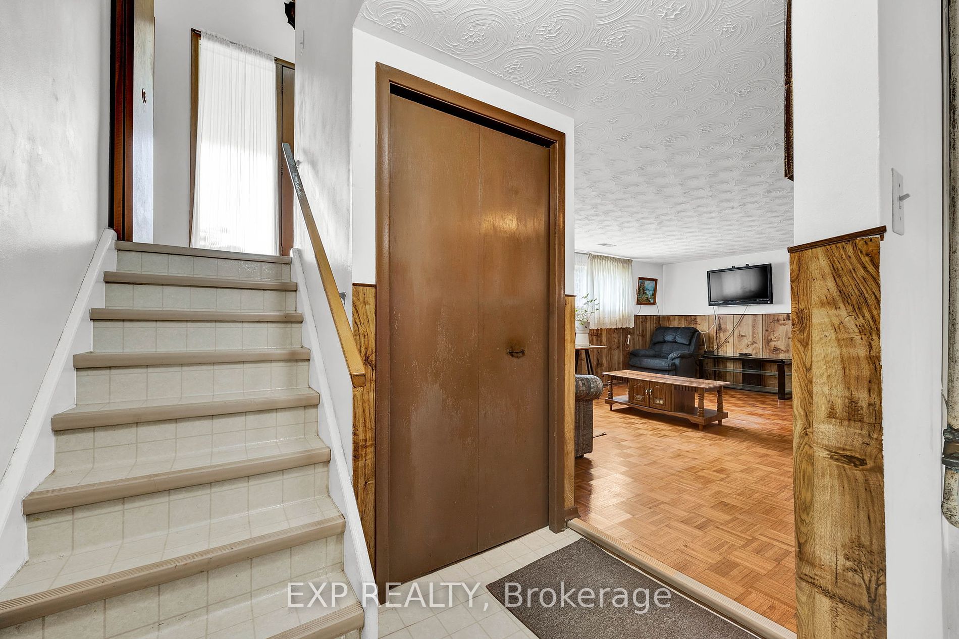 11 Van Horne Place