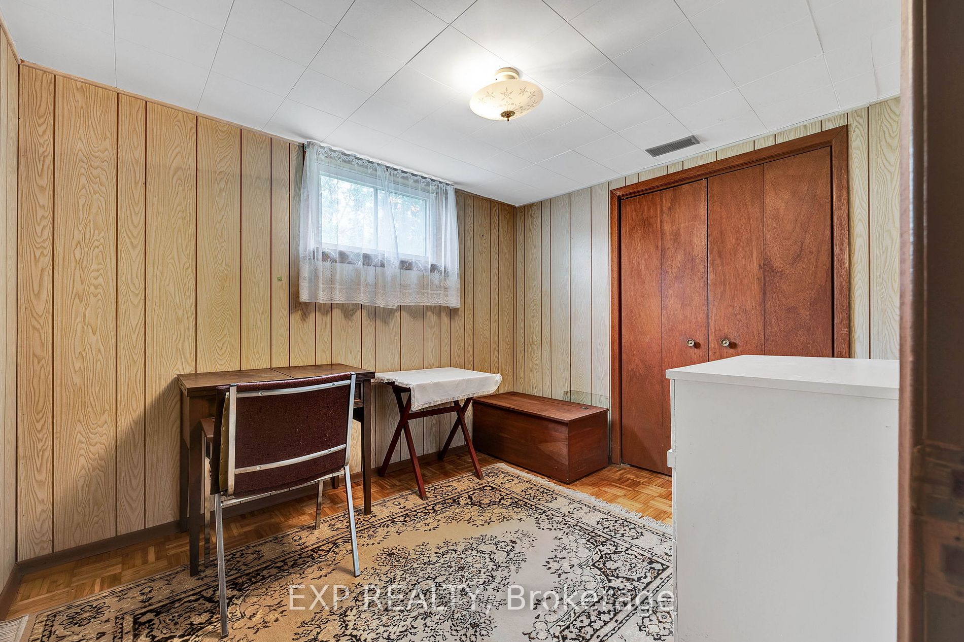 11 Van Horne Place
