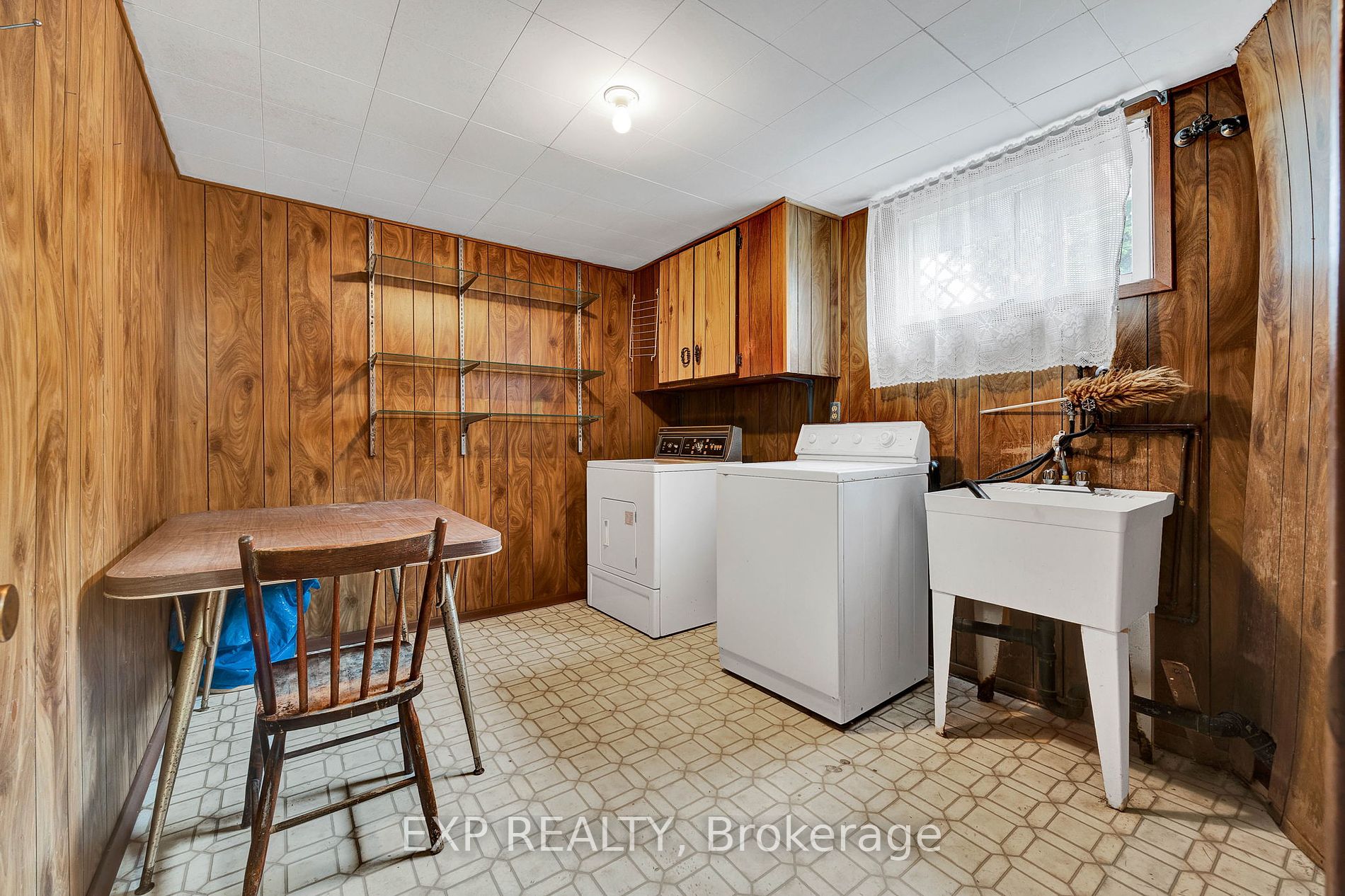 11 Van Horne Place