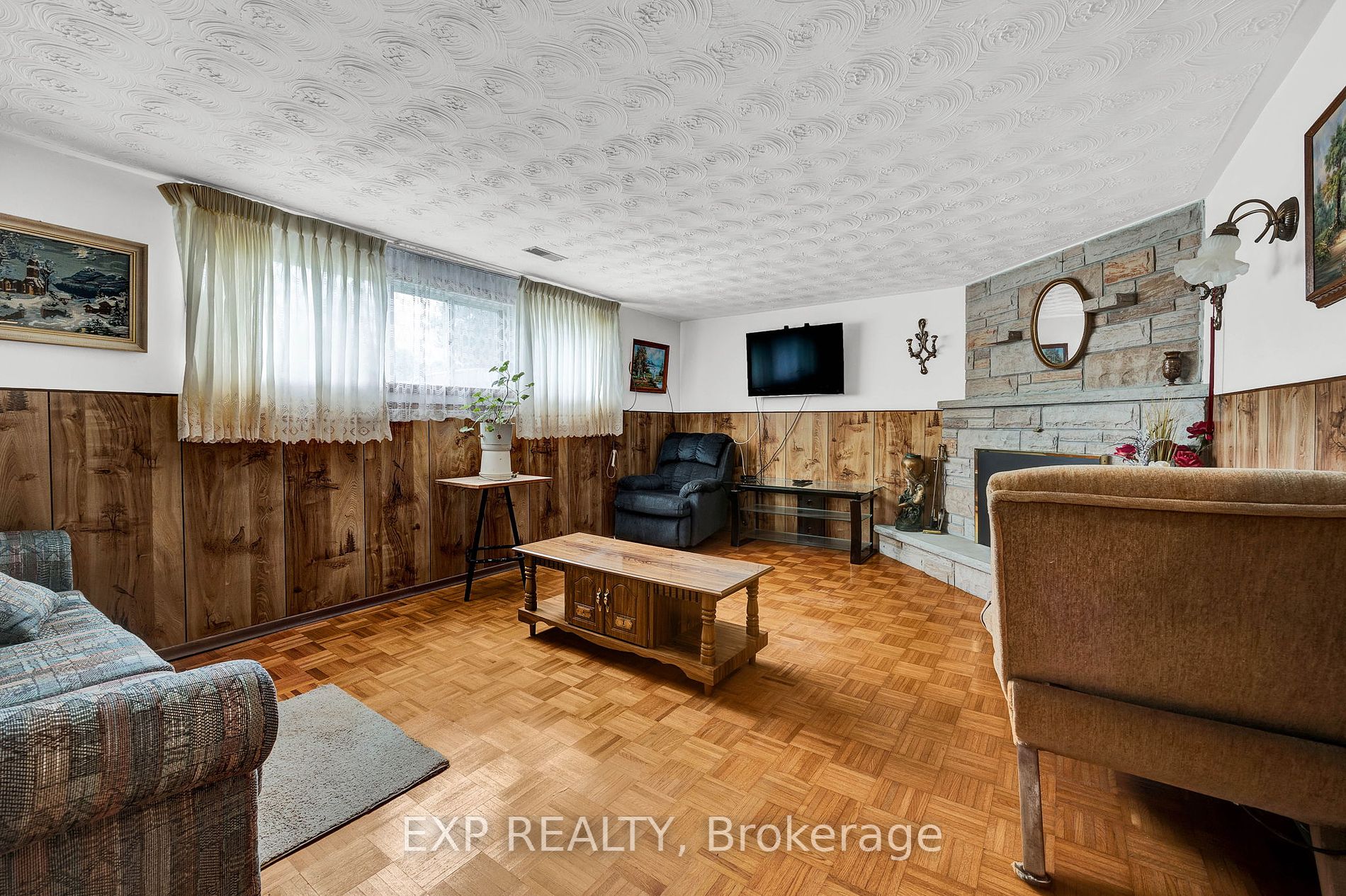 11 Van Horne Place
