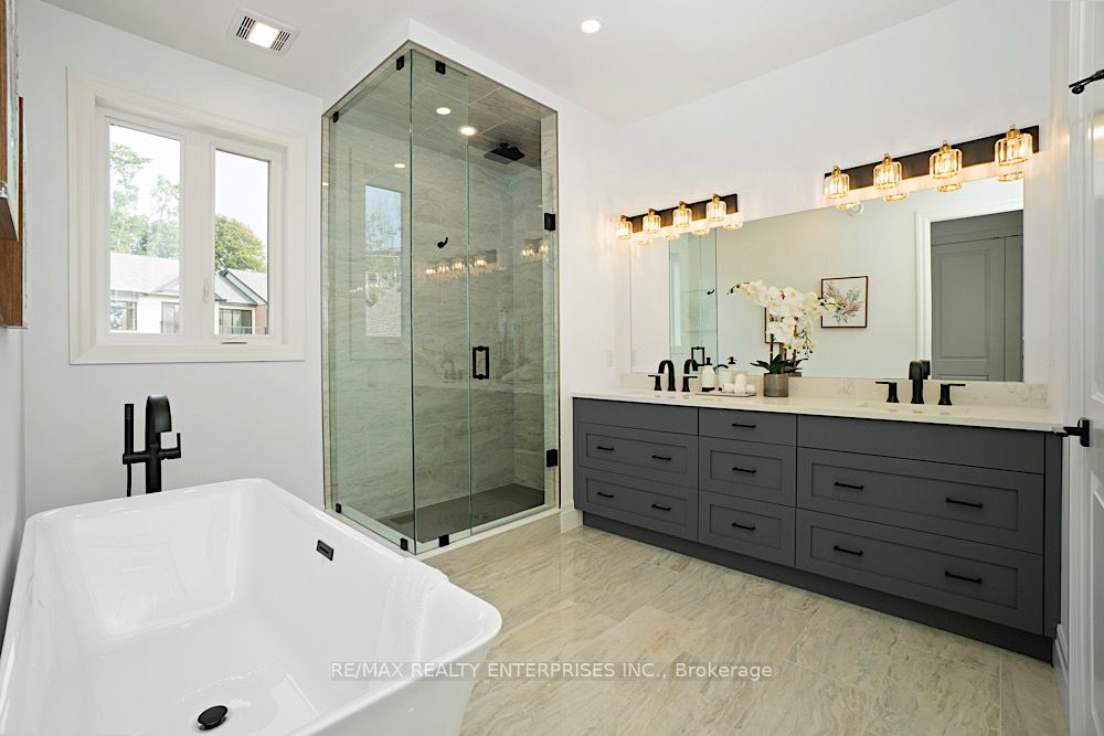 125 Villeneuve Dr