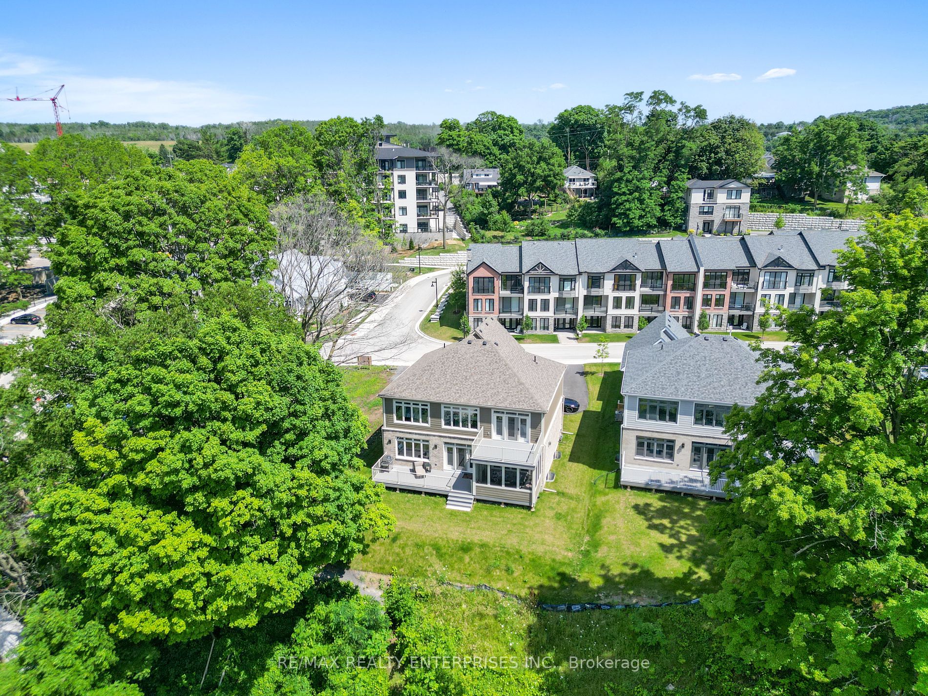125 Villeneuve Dr