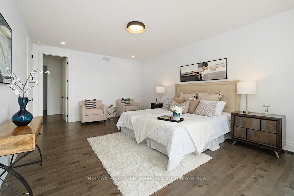 125 Villeneuve Dr